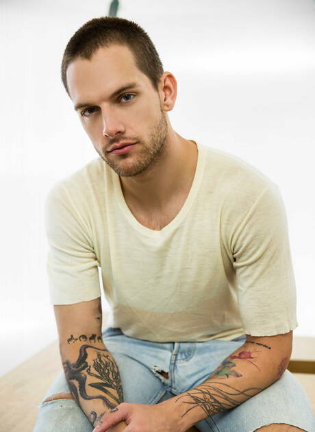 Slovak hunk Jay Roberts and american beautiful boy Tayte Hanson in hot ass fuck action