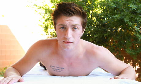 Beefcake Zaq Wolfe and beefy Logan Taylor fuck after dick sucking outdoor