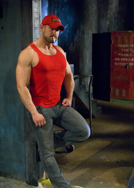 American stars mature bear Craig Reynolds and strongman Kyle King fuck ass after blowjob