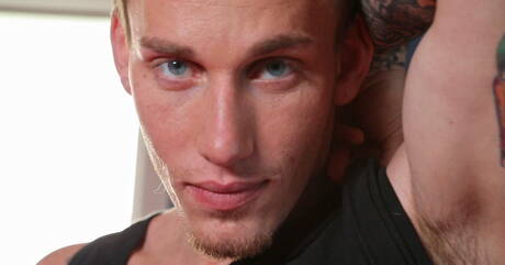 American superstud Johnny Smash jack off his cock