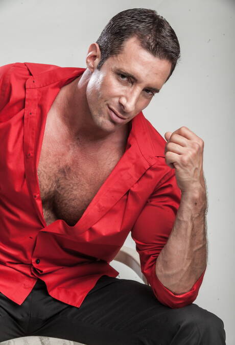 Pretty american guys tough guy Lance Hart and strongman Nick Capra posing nude and showing tight butt