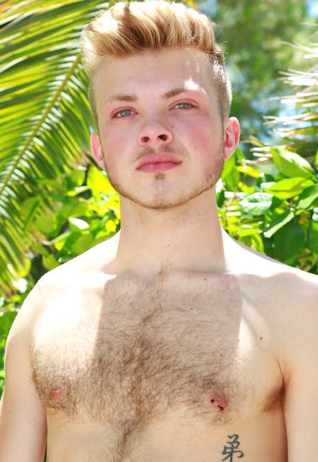 American well-built Wesley Woods and beautiful boy Austin Ryder have a hot sex in the pool