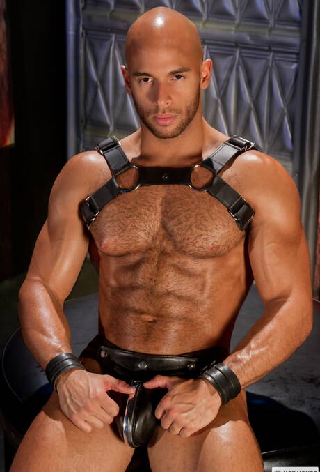 Russian well-built Valentin Petrov and american stud Sean Zevran have a hot couple scene