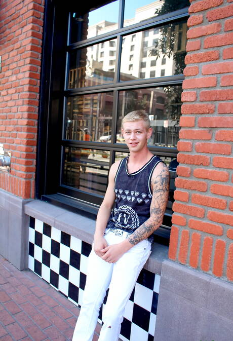 Twink Outdoor Pics