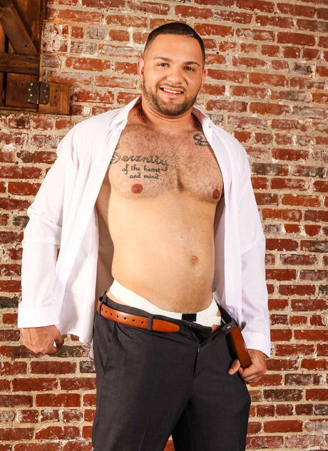 Pretty american boys hairy stud Kurtis Wolfe and hunky guy Julian Knowles fuck ass after sucking dick