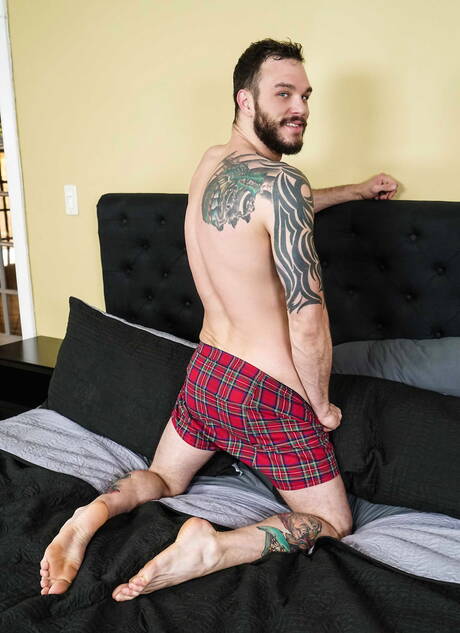 Russian husky guy Vadim Black and american superstud Cliff Jensen have a good sex