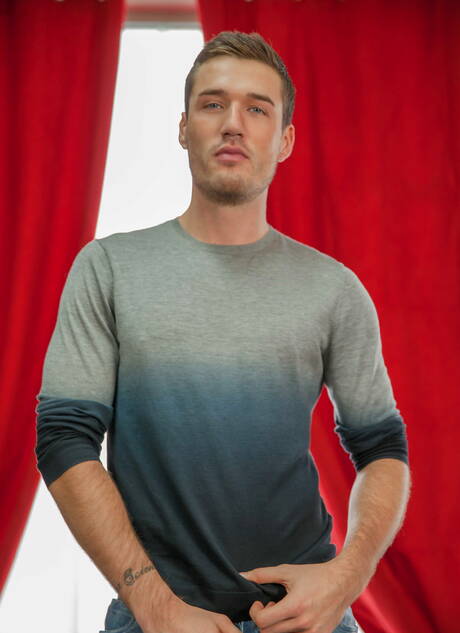 French tough guy Theo Ford and dutch well-built Logan Moore make a love