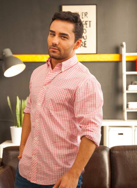 German beefcake Jessy Ares and latin husky guy Bruno Bernal have a hot sex