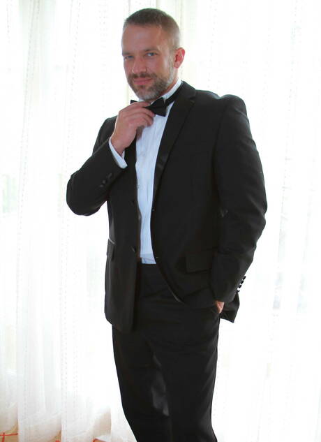 Horny guys John Magnum, Dirk Caber and Bennett Anthony have a good threesome sex