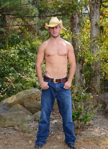 Johnny, Dakota Wolfe, Tom, Jason Maddox, Brenner in male gangbang outdoor