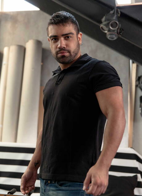 English superstud Paddy Obrian and brazilian hairy bear Wagner Vittoria fuck ass after blowjob