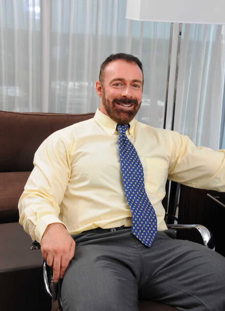 Sexy americans, muscular Johnny Rapid and mature bear Brad Kalvo sucking and screwing each other