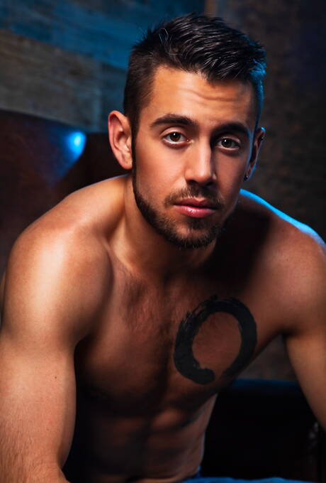 Pretty american boys beefy Logan Stevens and beefy Dante Colle fuck after blowjob in bath