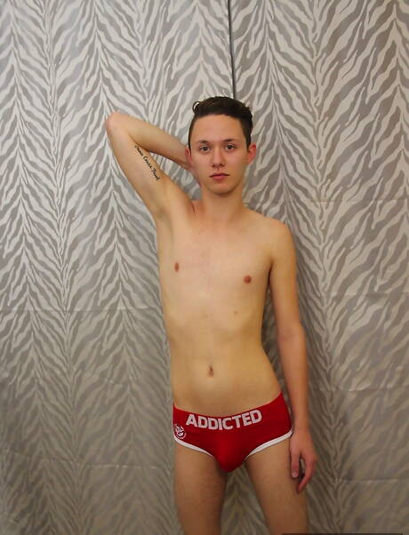 Twink Posing Pics