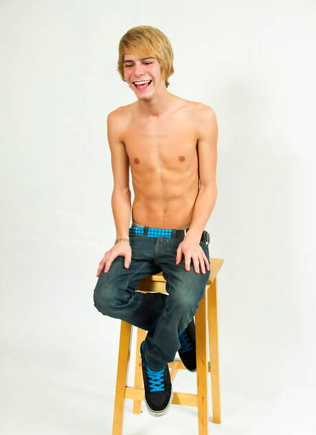 Two american guys hot twink Kyle Ross and young Randall Oreilly posing nude and showing tight ass