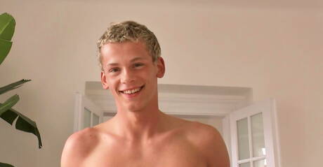 Czech hunk Jerome Exupery teasing his dick