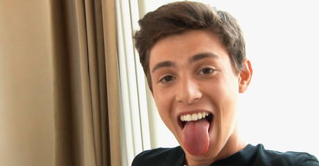 Twink Undressing Pics