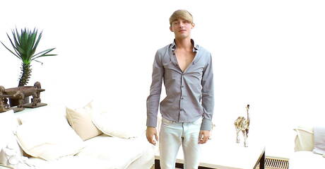 Twink Undressing Pics