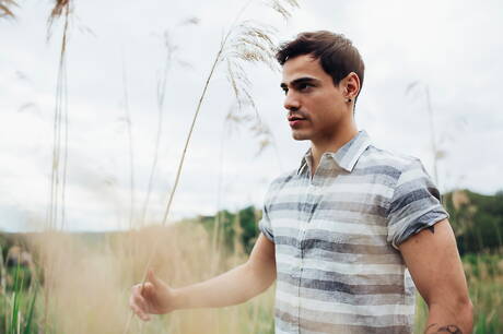 Pretty american guys twink Cole Claire and hunky guy Levi Karter drilling an ass outdoor