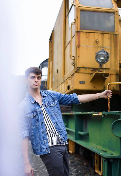 Well-built Damian Grey and american young boy Ben Masters fuck after blowjob outdoor