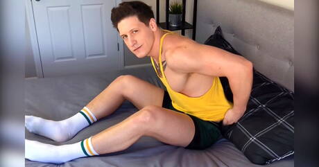 American hunk Dalton Riley jack off his dick