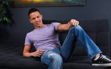 Pretty american boys husky guy Justin Matthews and muscular Nic Sahara fuck ass after sucking dick