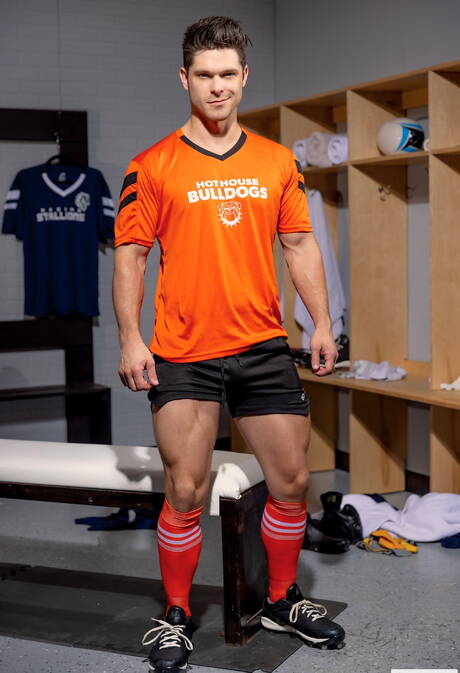 JJ Knight, Roman Todd, Devin Franco, Tristan Hunter, Cole Connor, Drew Valentino, Luca del Rey, Tarzan Top in team sex in locker room