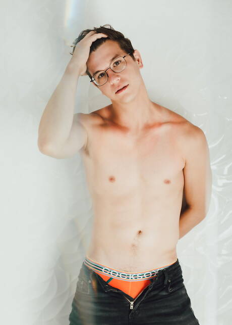 American young dude Johnny Hands get naked and showing hot ass in bath