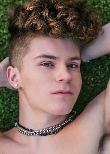 Twink Posing Pics