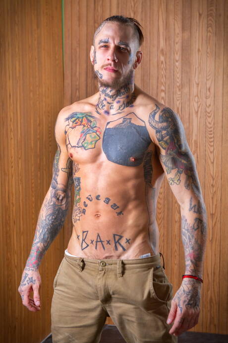 Canadian well-built Bo Sinn and  Killiam Wesker in hot homosexual scene