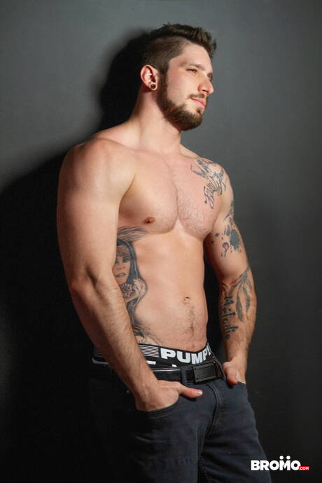 Canadian beefcake Bo Sinn and  Franky Maloney have a hot couple sex