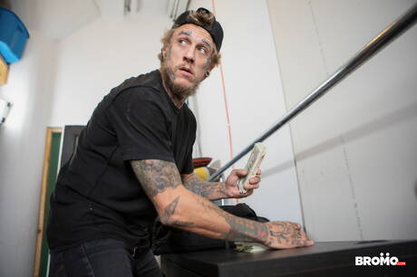 Canadian strongman Bo Sinn and canadian hot bear Markus Kage fuck ass after sucking cock