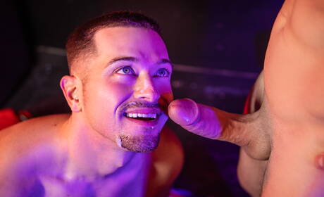 Canadian muscular Malik Delgaty and american husky guy Johnny Donovan fuck ass after blowjob