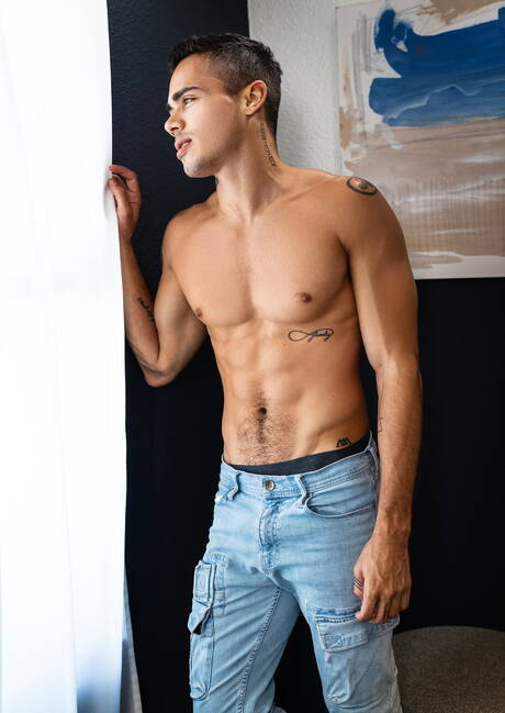 Latin hunky guy Ashton Summers and american beefy Finn Harding have a hot couple scene