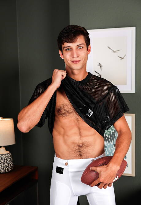 Famous americans, well-built Jay Tee and husky guy Elliot Finn make a love