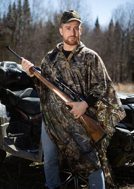 Canadian hot bear Markus Kage and french otter Olivier Robert fuck ass after sucking dick outside