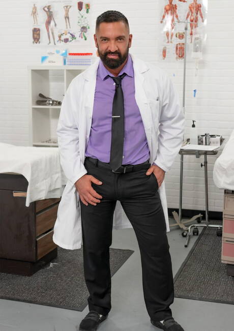 Nasty guys Dominic Pacifico, Wrex Wylde and Nathan Daniels in hot 3some anal sex with fisting