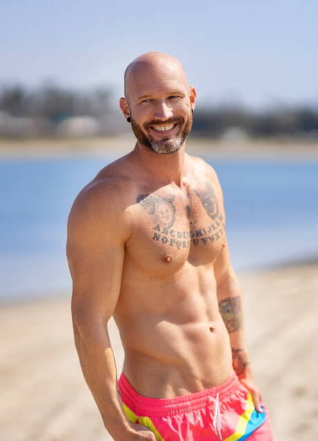 American tough guy Vin Roxx playing with dick on beach