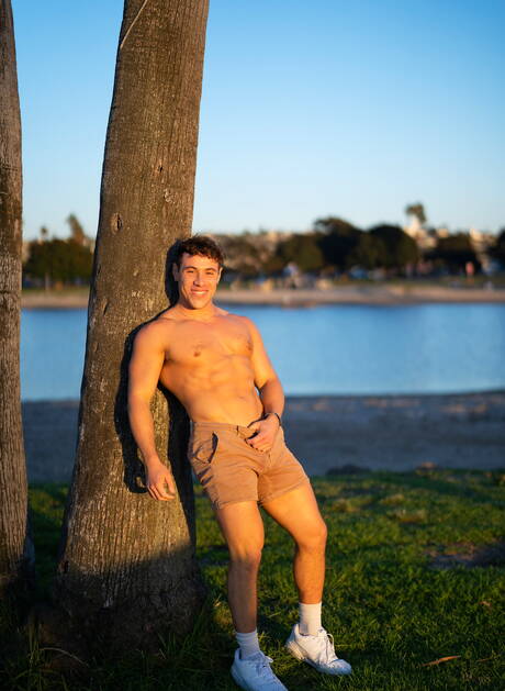 Well-built Sean and tough guy Kyle have anal sex outdoor