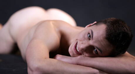 Czech strongman Sam Williams and young Troy Vara have a good anal sex with fisting