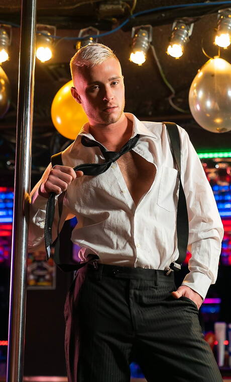 Beefcake Aiden Jacobs and beefy Harvey Sid in hot anal sex