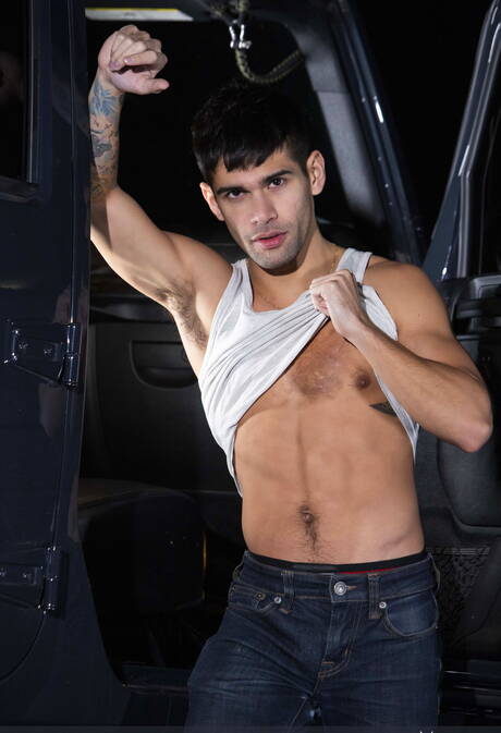 American pornstars husky guy Pierce Paris and otter Ty Mitchell have anal sex