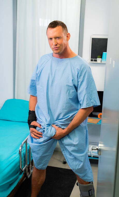 American superstud Pierce Paris and hunk Seth Corrigan fuck after blowjob