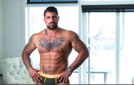 Canadian beefcake Jeremy London and canadian bull Ryan Bones have a good sex