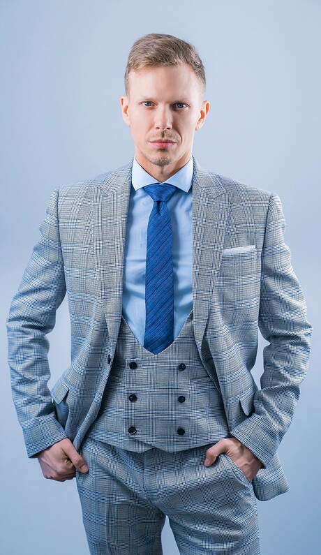 Canadian hunk Ethan Chase and french mature bear Teddy Torres have a hot couple sex