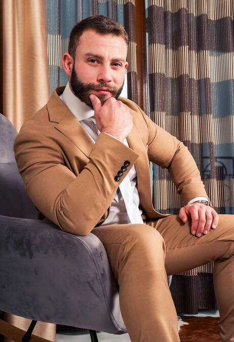 Beefcake Diego Reyes and strongman Manuel Scalco in hot homosexual scene outdoor