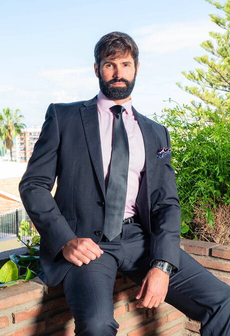 Spanish mature bear Dani Robles and russian husky guy Dato Foland fuck ass after sucking outside