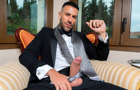 Well-built Gustavo Cruz and hunky guy Manuel Reyes have anal sex