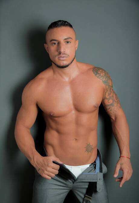 English beefy James Castle and spanish tough guy Klein Kerr fuck ass after sucking