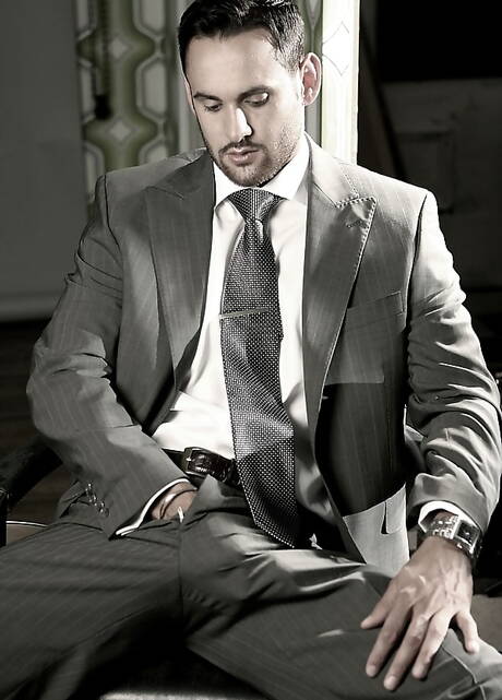 Latino muscular Marco Wilson undressing